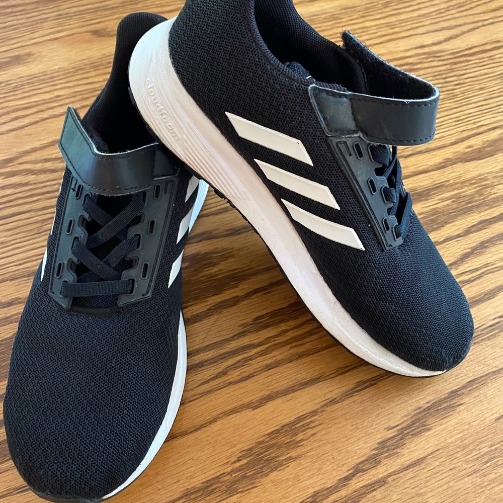 Adidas Sneakers with faux laces and velcro closure, kids gender neutral